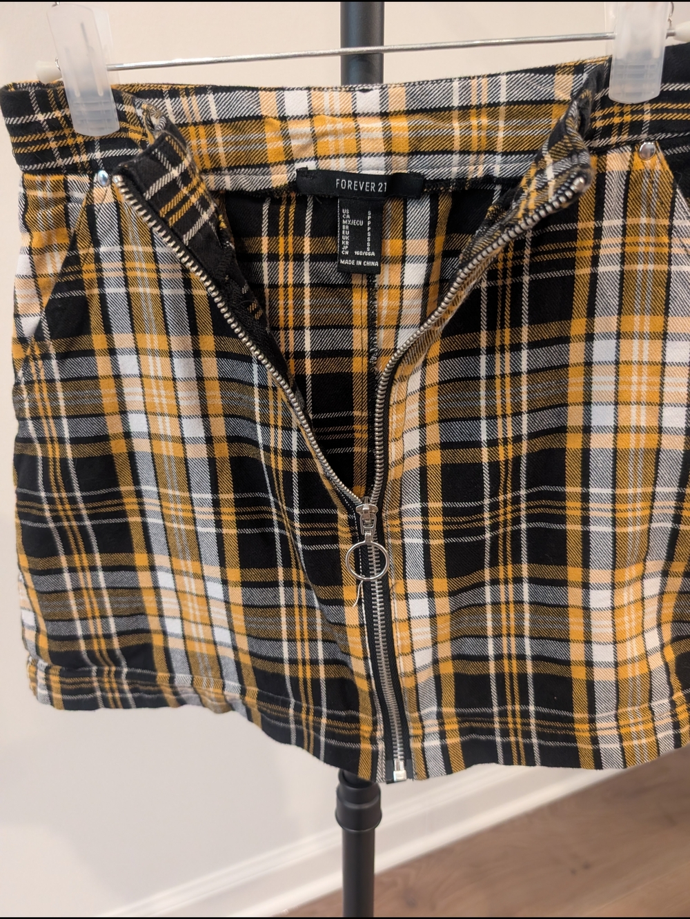 Forever 21 Yellow and Black Plaid Zip-Front Mini Skirt With Pockets Small - Picture 4 of 7
